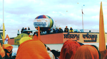 NAGAR KIRTAN passing Gurdwara Sri Gurur Singh Sabha